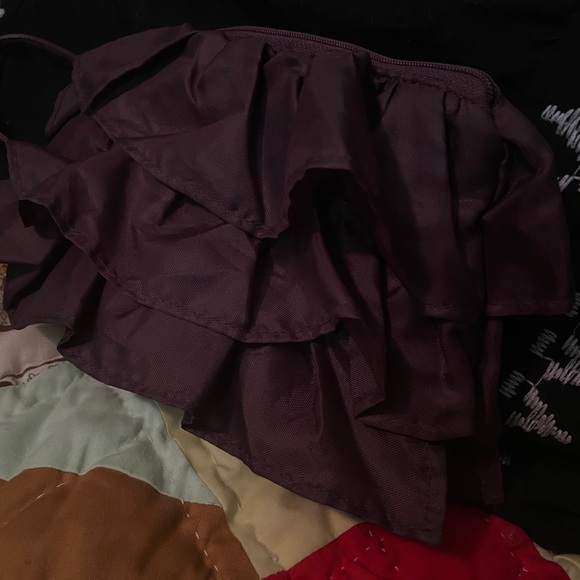 (CLOSET CLOSING FINAL SALE) NWOT Sleek Purple Ruffle Wristlet Clutch Purse - Picture 3 of 5